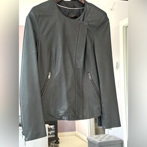 👸🏻 HOST PICK 👸🏻🆕 Mona Women's Gray Lamb Leather Jacket, size Medium